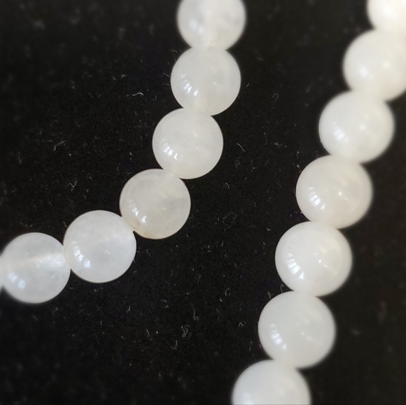 White Jade Beads Necklace - Picture 5 of 7
